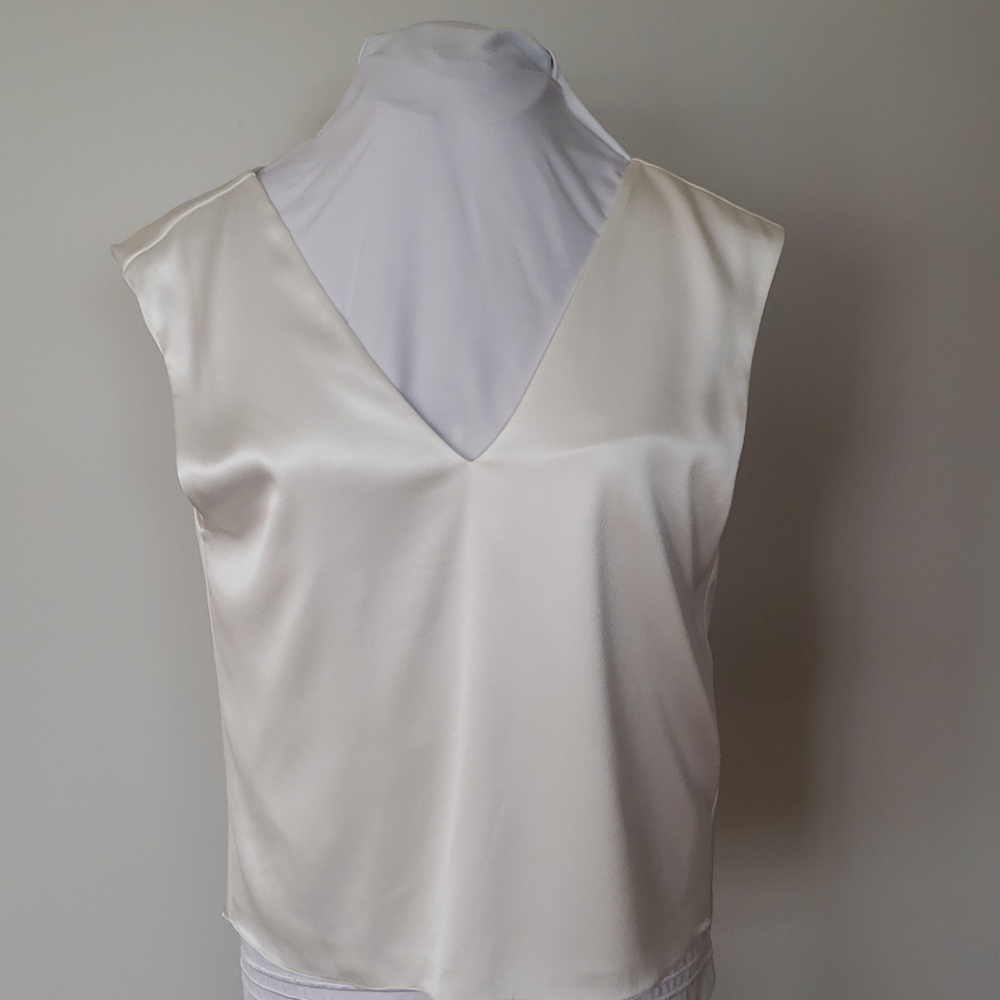 Alice  + Olivia Blouse V neck sleeveless Blouse
